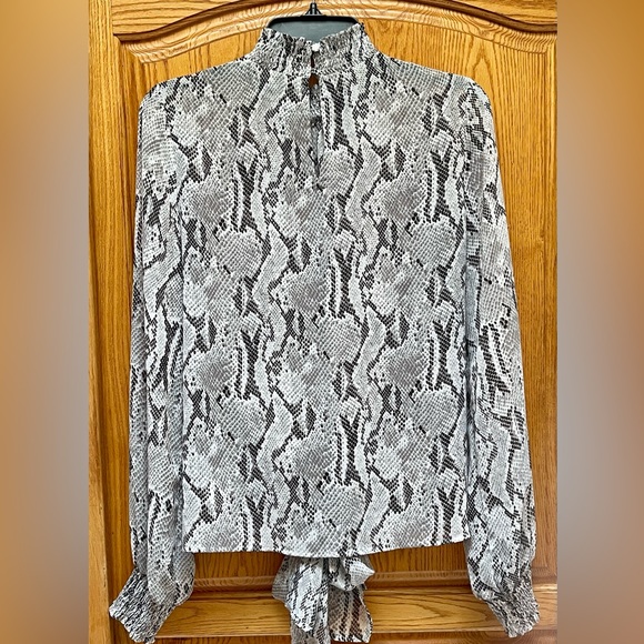 EXPRESS Snake Print Blouse size M - Picture 2 of 2